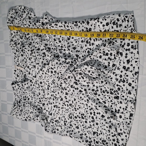 🧑🎄10/10🧑🎄🤍🌸Laundry by shelli segal flowy flutter sleeve top in xl🌸🤍 - Picture 3 of 8